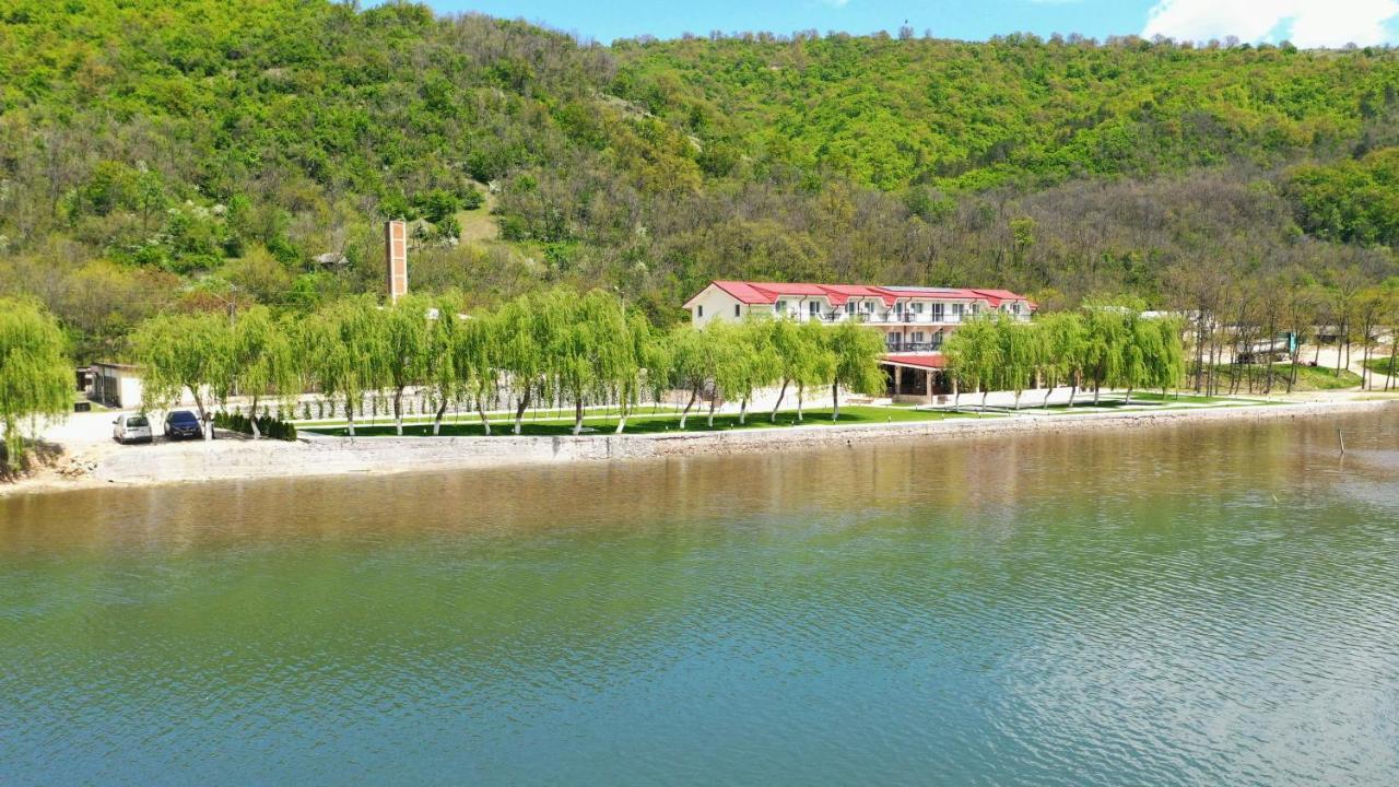 Vega Resort Restaurant & Lodge Orsova Bagian luar foto