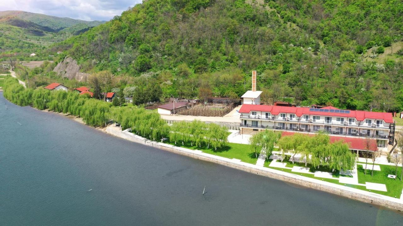 Vega Resort Restaurant & Lodge Orsova Bagian luar foto