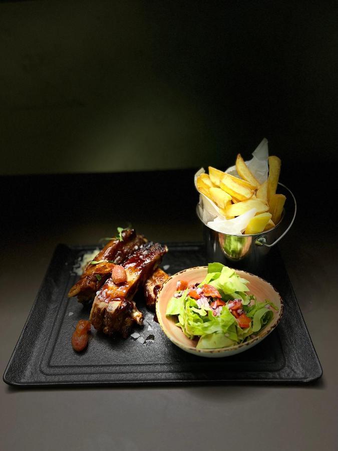 Vega Resort Restaurant & Lodge Orsova Bagian luar foto