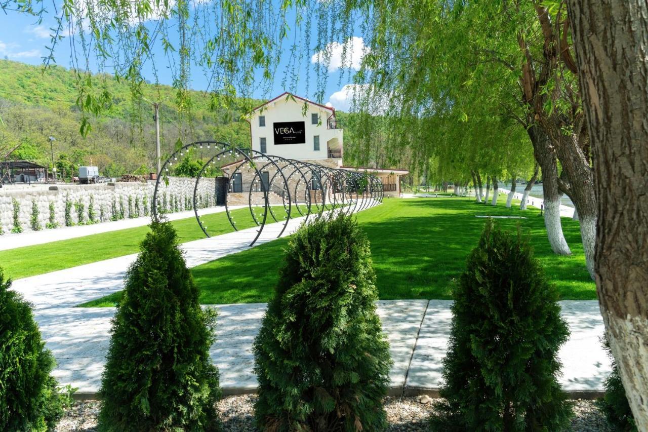 Vega Resort Restaurant & Lodge Orsova Bagian luar foto
