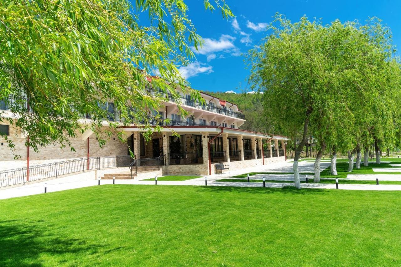 Vega Resort Restaurant & Lodge Orsova Bagian luar foto