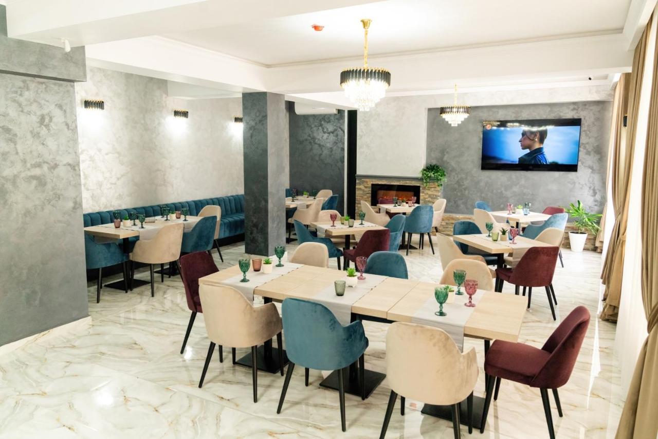 Vega Resort Restaurant & Lodge Orsova Bagian luar foto