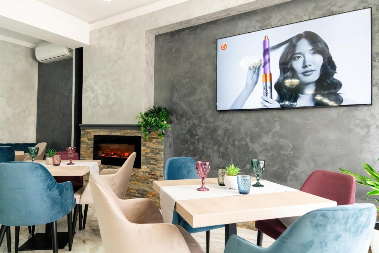Vega Resort Restaurant & Lodge Orsova Bagian luar foto