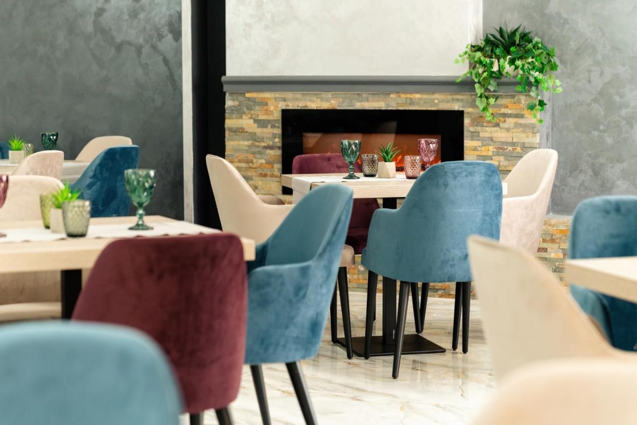 Vega Resort Restaurant & Lodge Orsova Bagian luar foto
