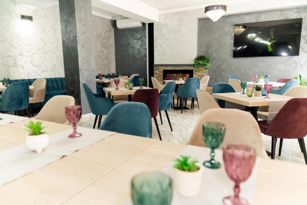 Vega Resort Restaurant & Lodge Orsova Bagian luar foto