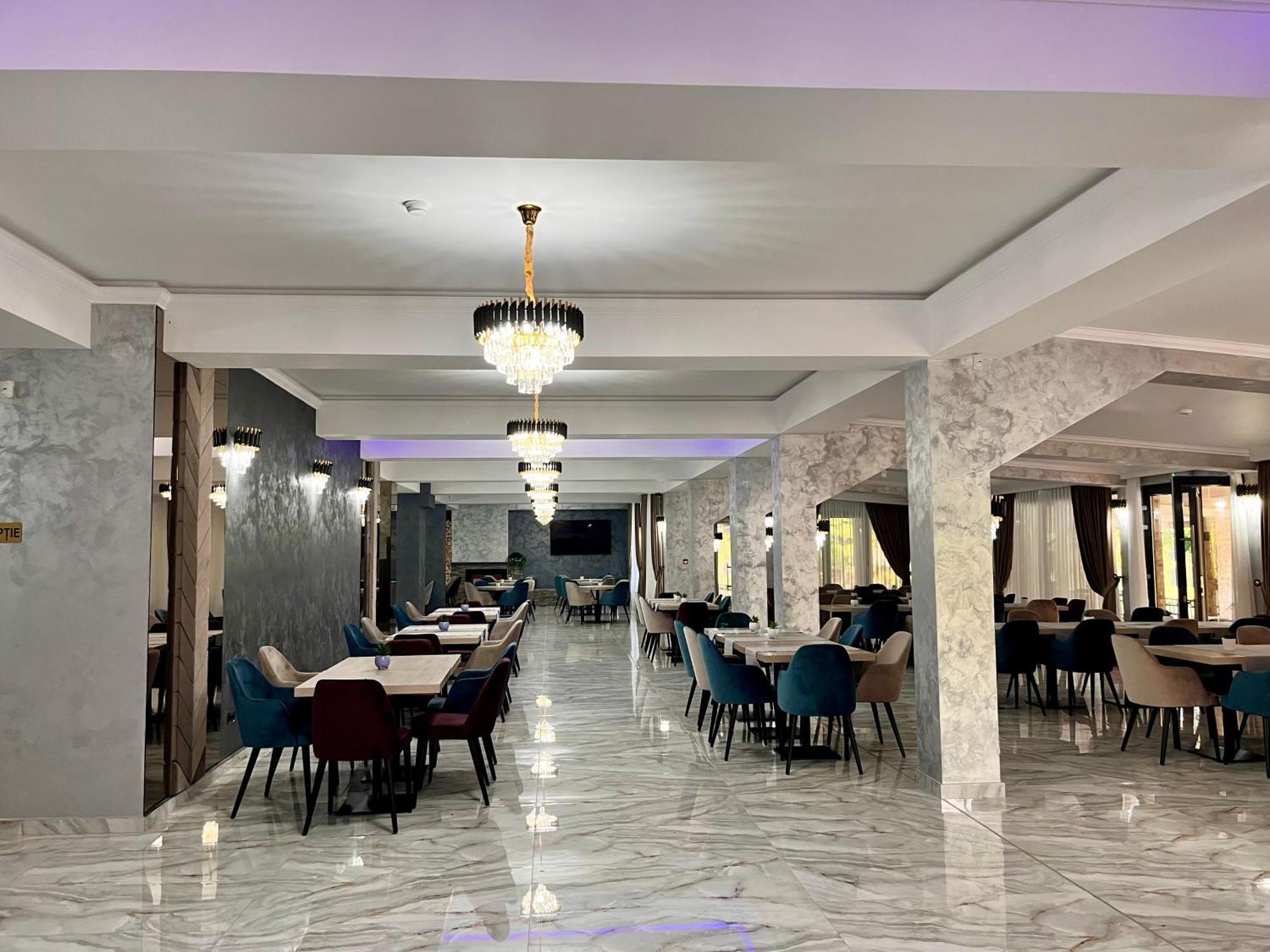 Vega Resort Restaurant & Lodge Orsova Bagian luar foto