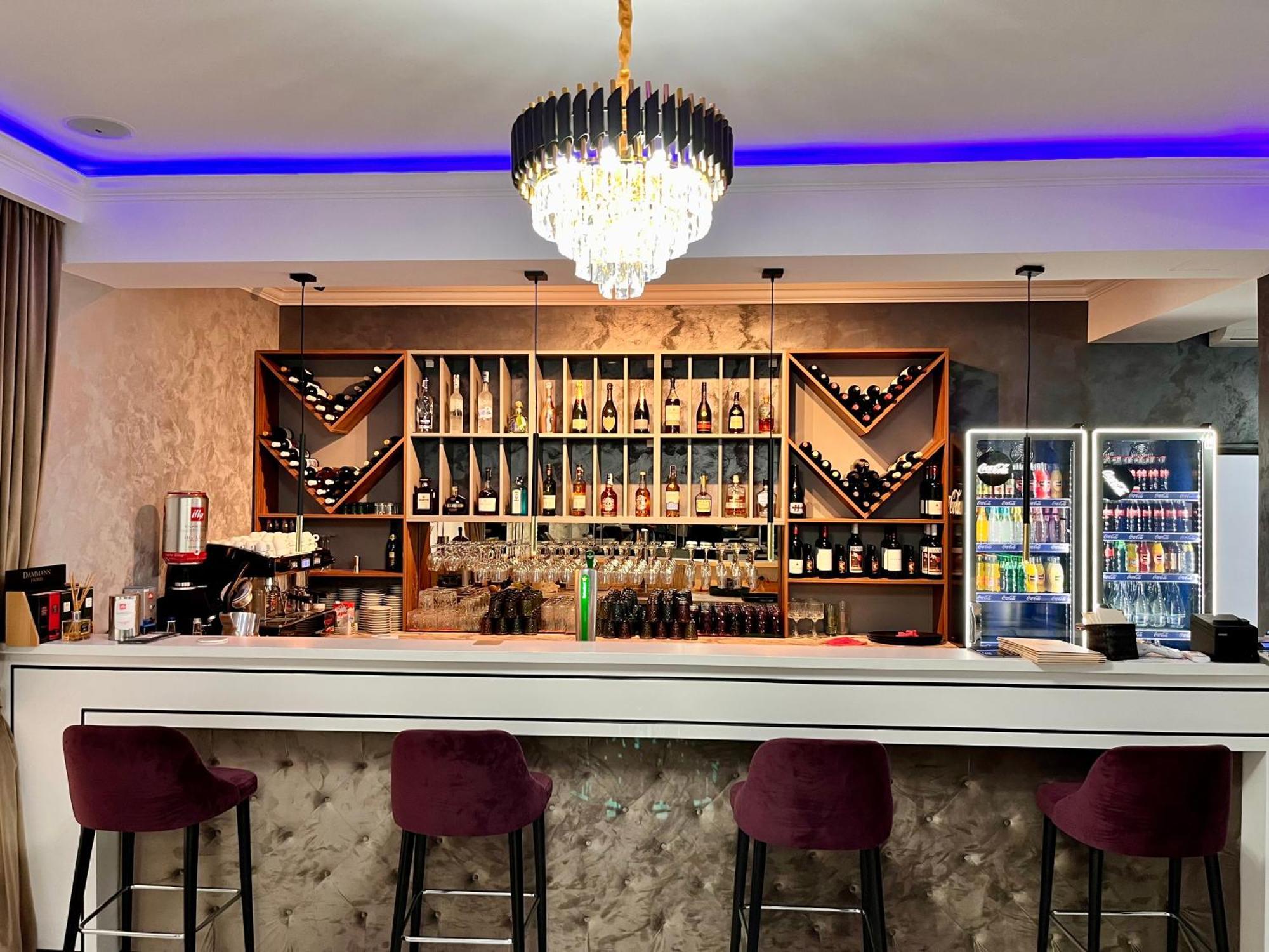 Vega Resort Restaurant & Lodge Orsova Bagian luar foto
