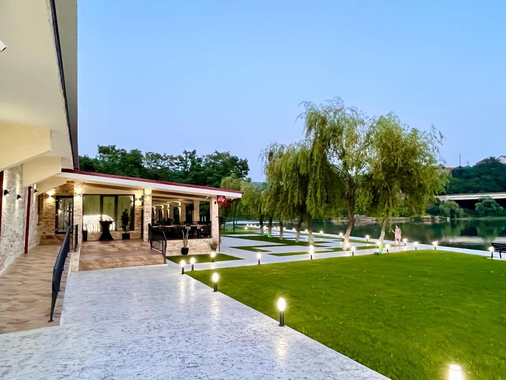Vega Resort Restaurant & Lodge Orsova Bagian luar foto