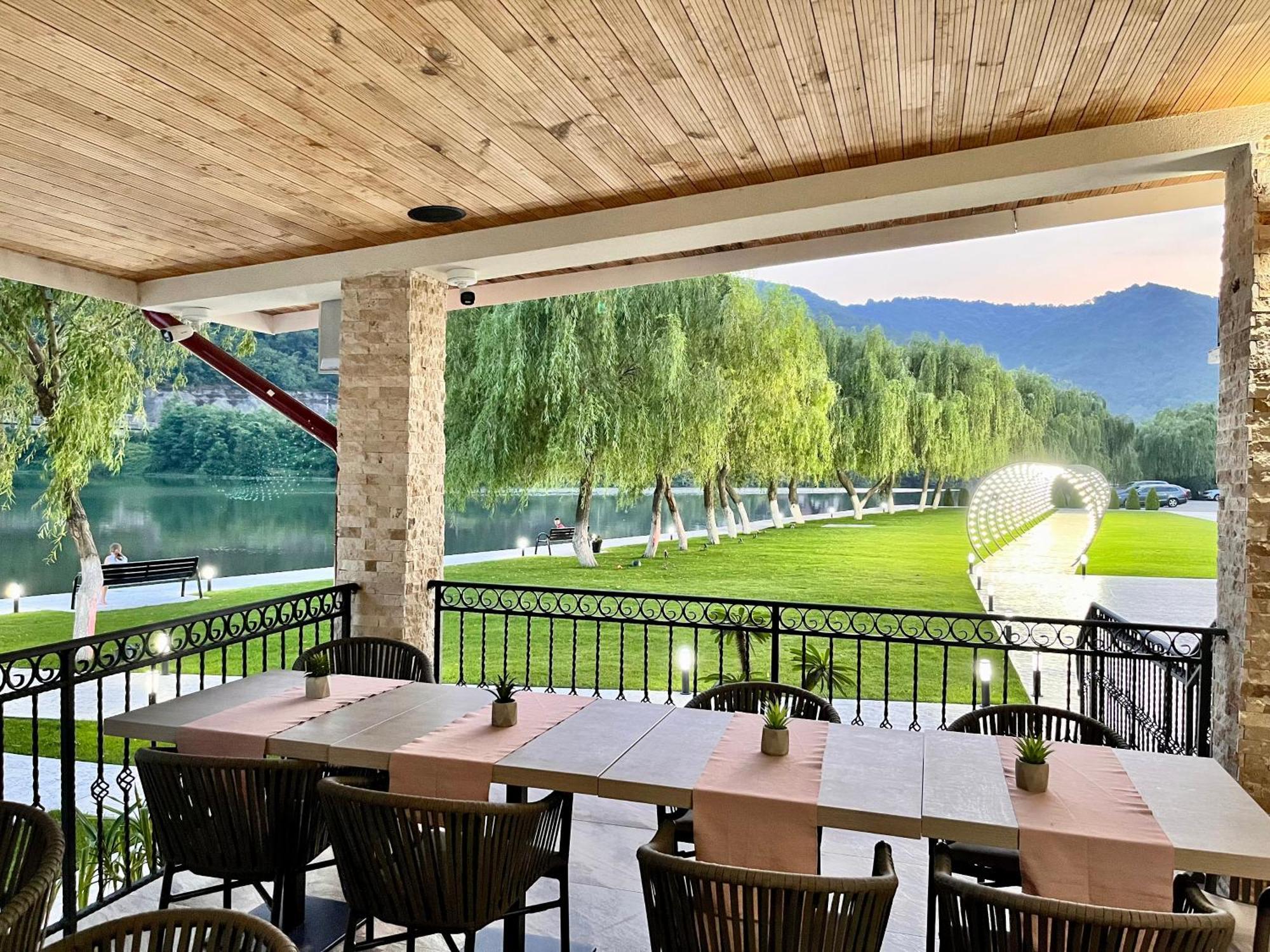 Vega Resort Restaurant & Lodge Orsova Bagian luar foto