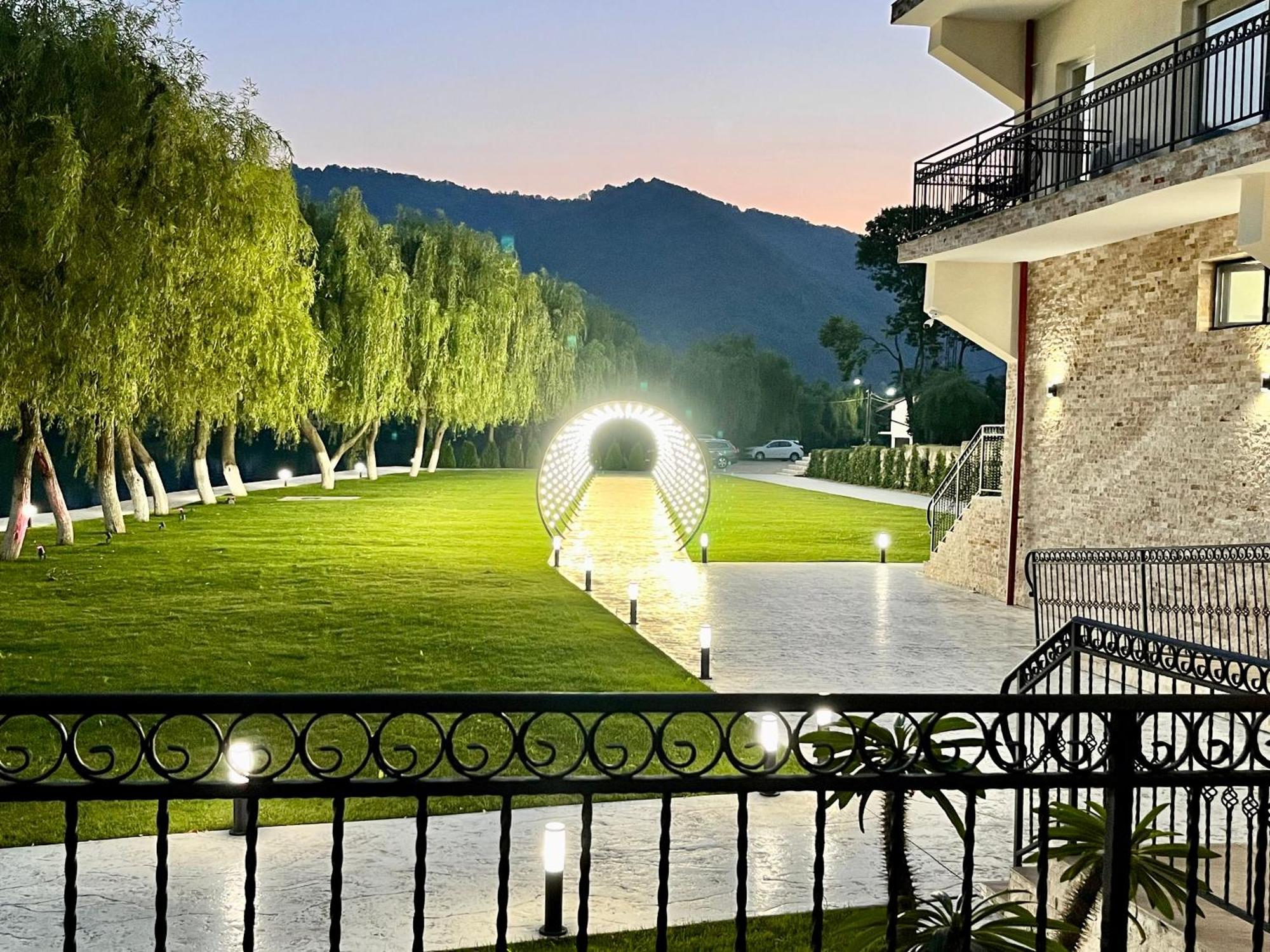 Vega Resort Restaurant & Lodge Orsova Bagian luar foto