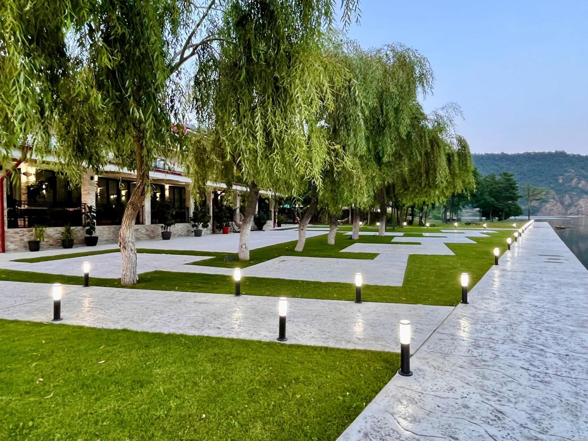 Vega Resort Restaurant & Lodge Orsova Bagian luar foto
