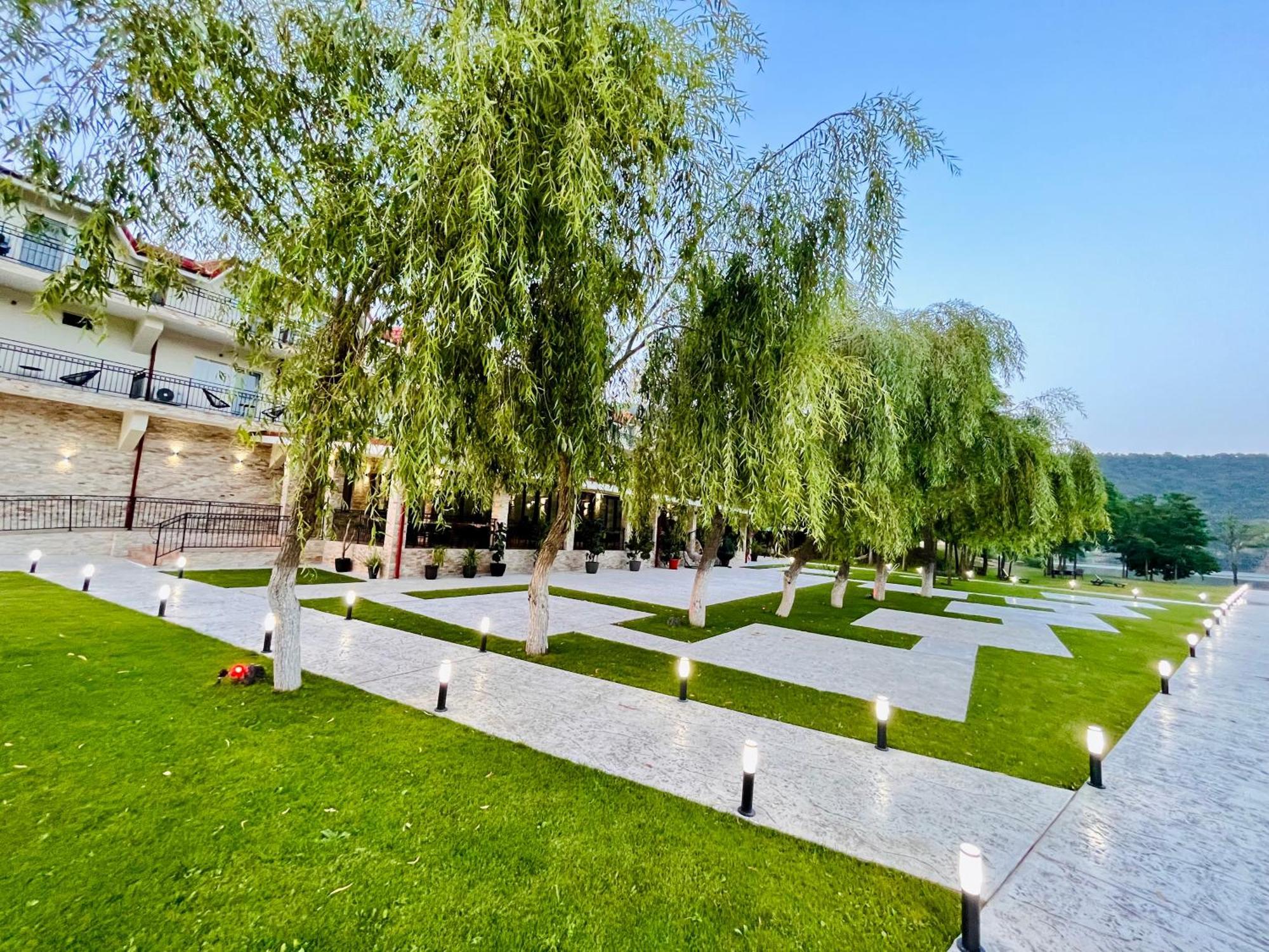 Vega Resort Restaurant & Lodge Orsova Bagian luar foto