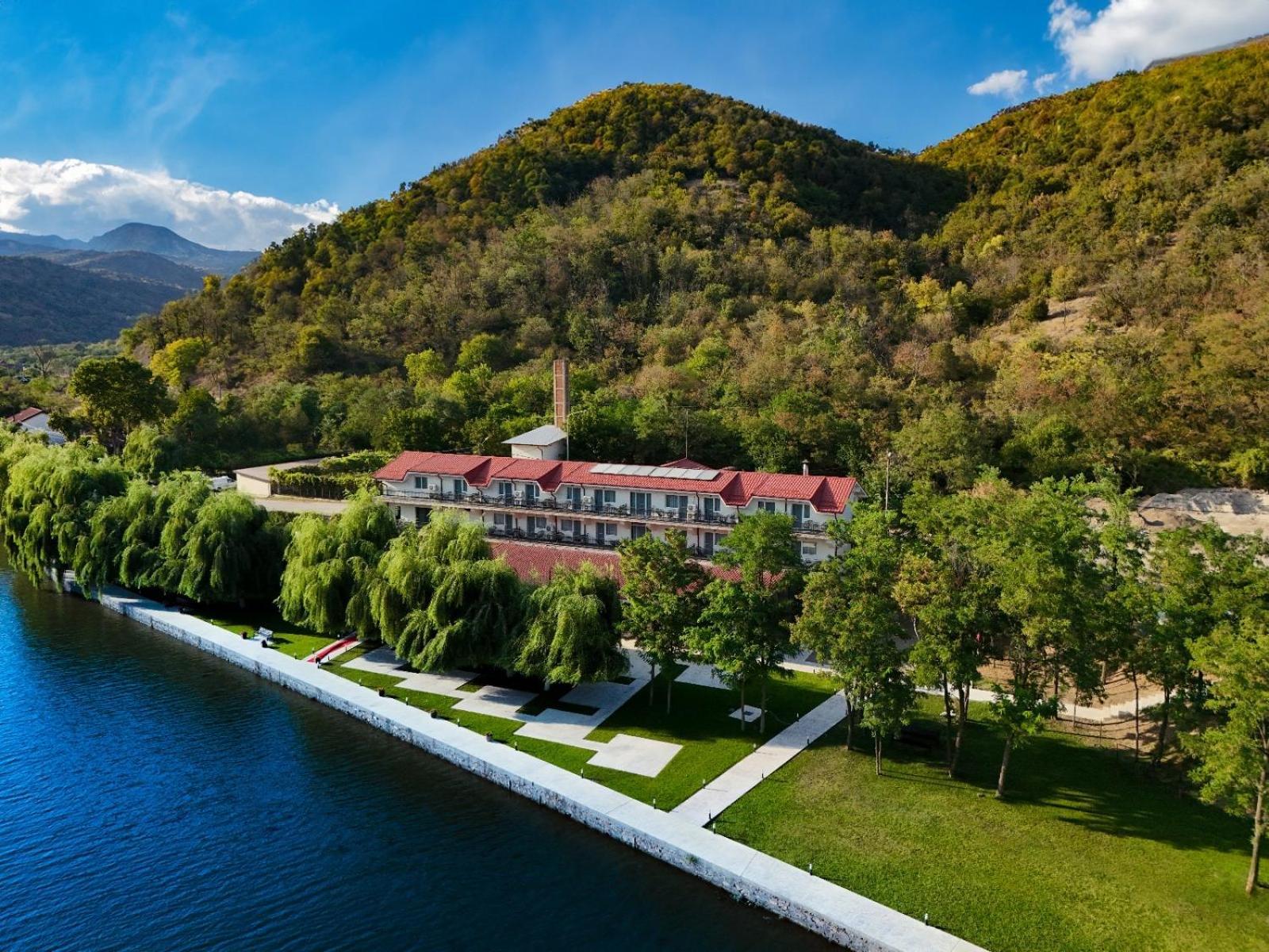 Vega Resort Restaurant & Lodge Orsova Bagian luar foto