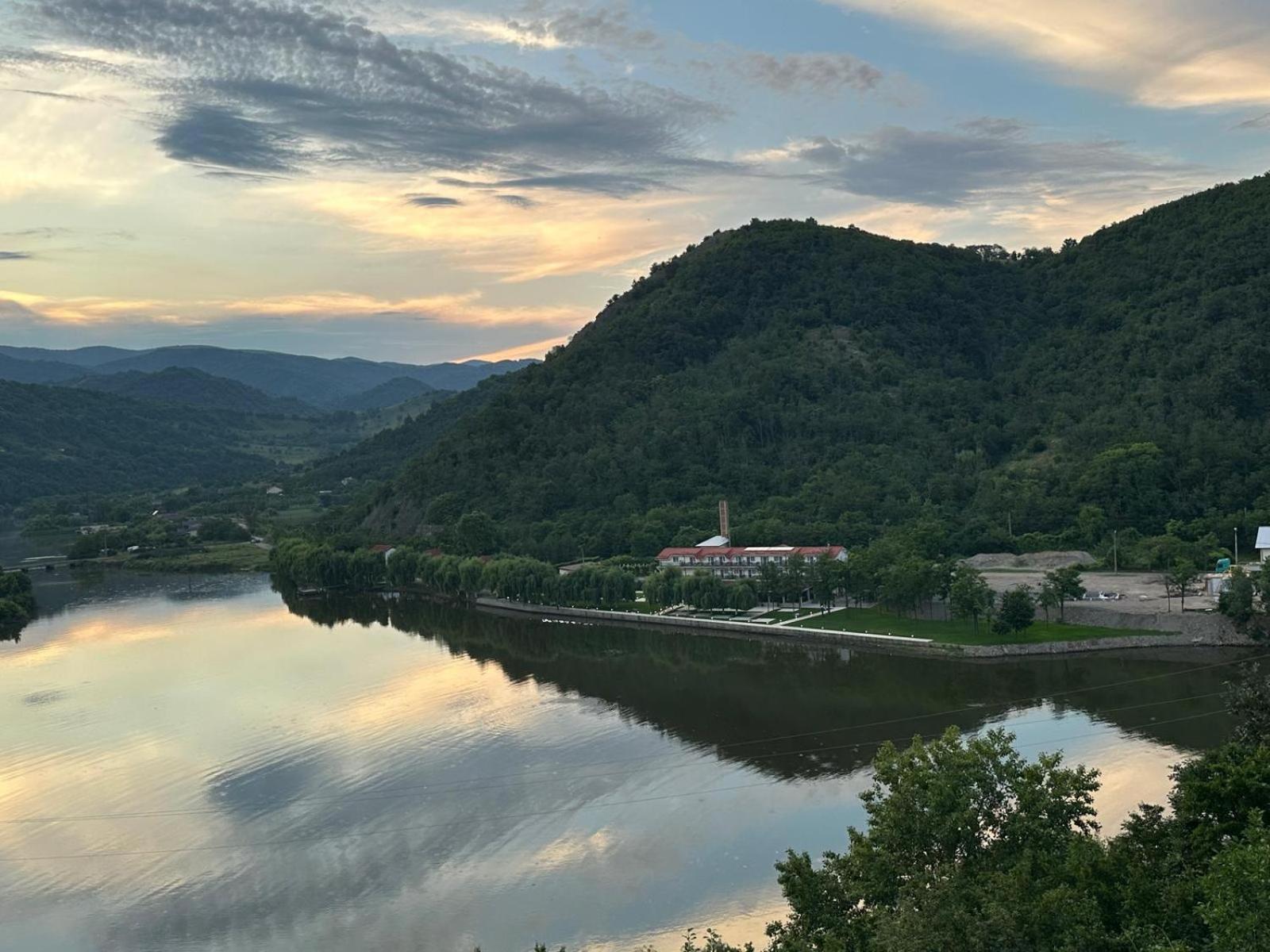 Vega Resort Restaurant & Lodge Orsova Bagian luar foto