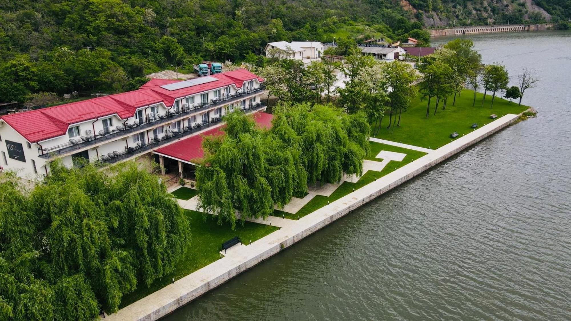 Vega Resort Restaurant & Lodge Orsova Bagian luar foto
